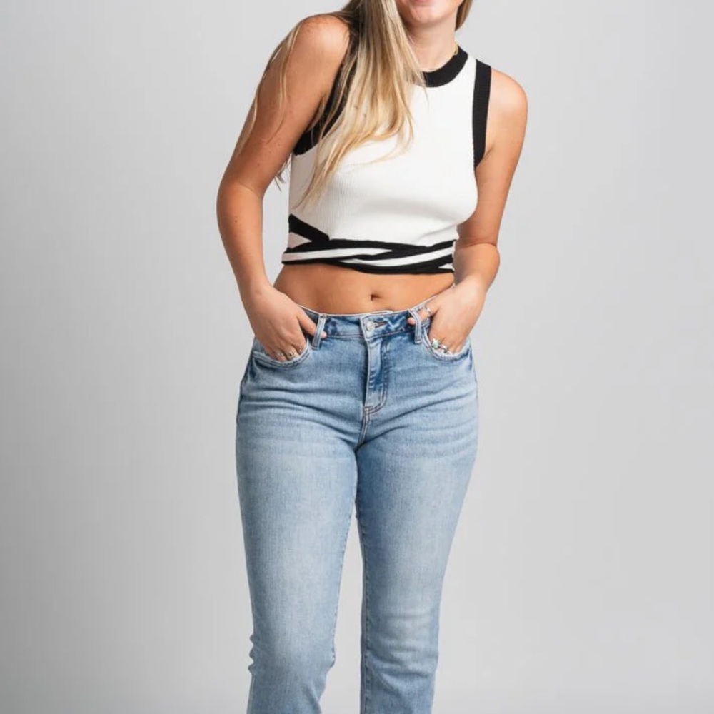 Contrast Ribbed Knit Crop Top - Picture 3 of 9